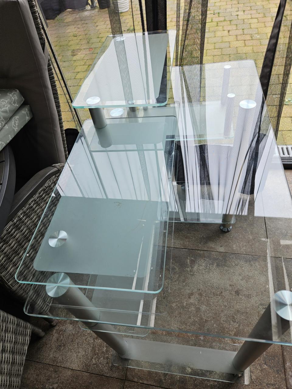 Modern glazen bureau / computertafel of  laptoptafel