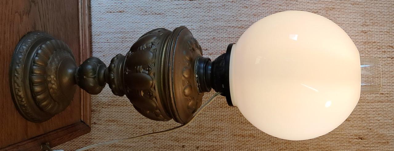 Stijlvolle goudkleurige antieke olielamp – nu elektrisch
