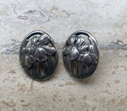 Sieradenset oorstekers en broche