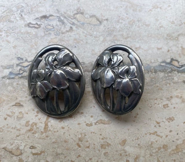 Sieradenset oorstekers en broche