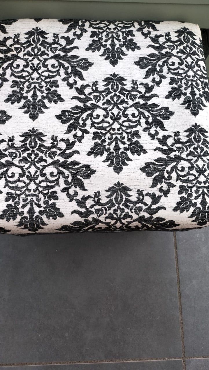 Oor fauteuils zwart/grijs met bijpassende hocker