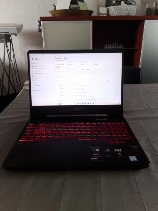 Asus Tuf Gaming Laptop-i7-W11-SSD-werk16giga-1240 gigabyte HDD-Goede Accu