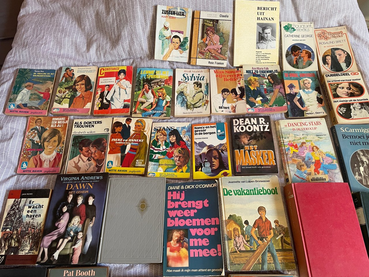 Grote partij boeken te koop