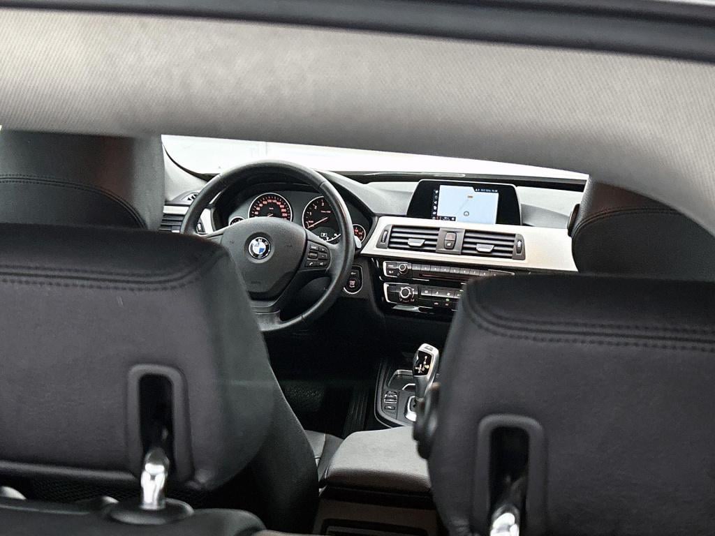 BMW 3-serie 320i xdrive executive | automaat | navigatie | leder | climate 