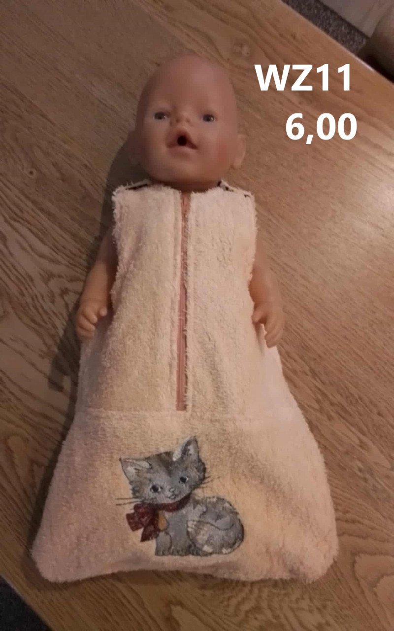 Leuke poppenkleertjes baby born. Slaapzak. Opbrengst KiKa.