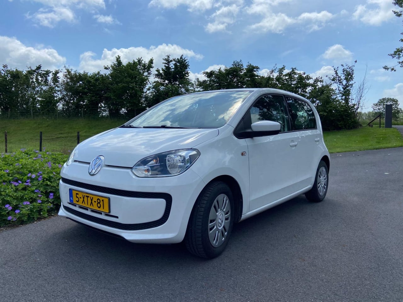 Volkswagen UP! Move up! 2014