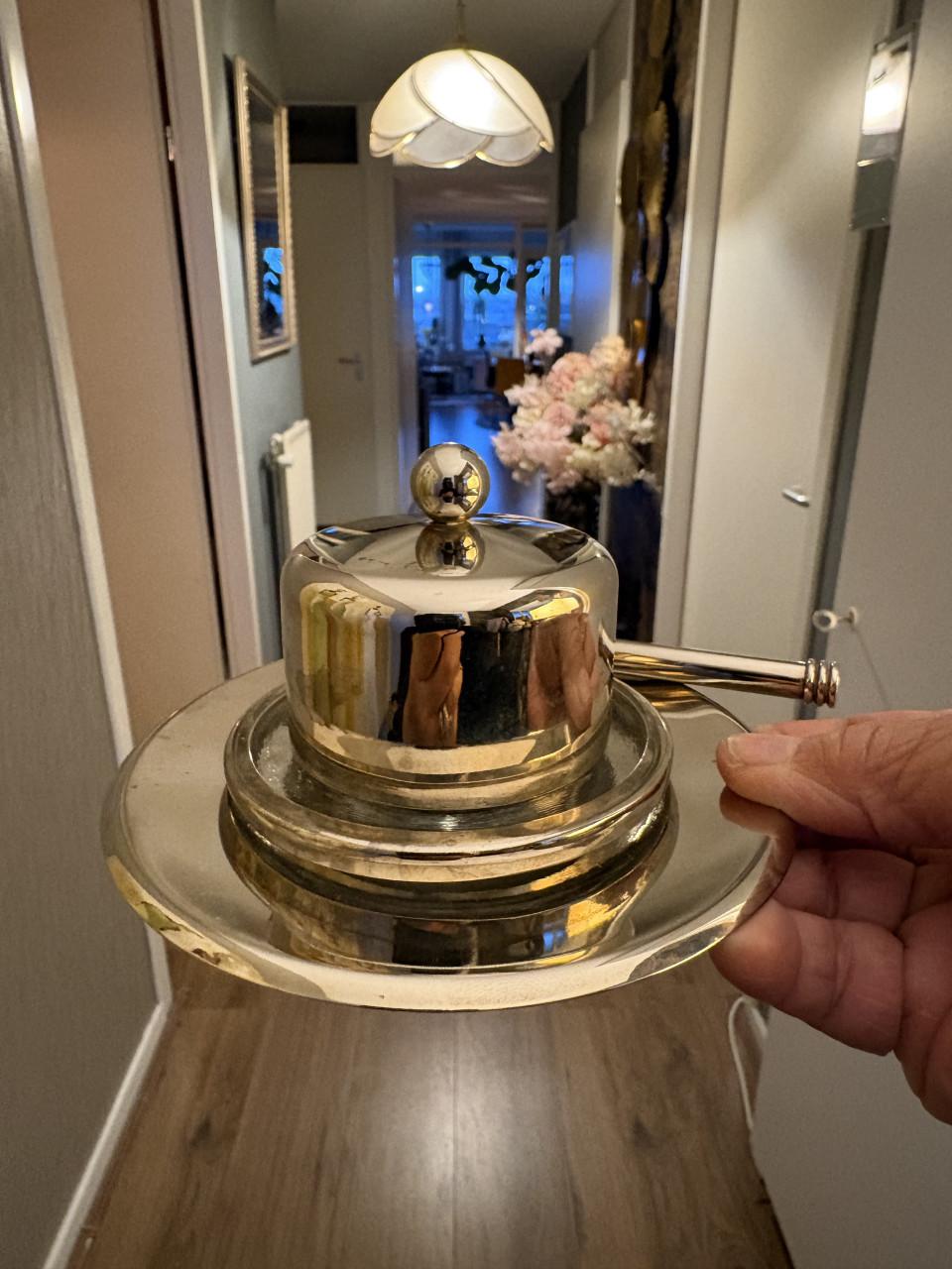 Boterschaaltje met deksel + uitsmeermes