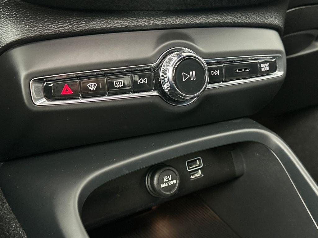 Volvo XC40 t5 262pk recharge r-design| pano| 360camera| adap.cruise| trekha