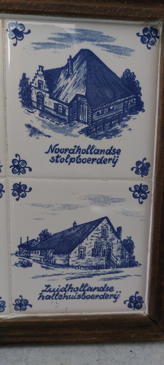 Lijstje met zes tegels van boerderijen