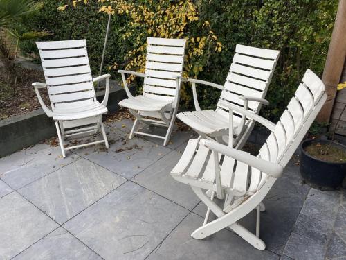 4 vintage brocante Franse 5 standenstoelen hout