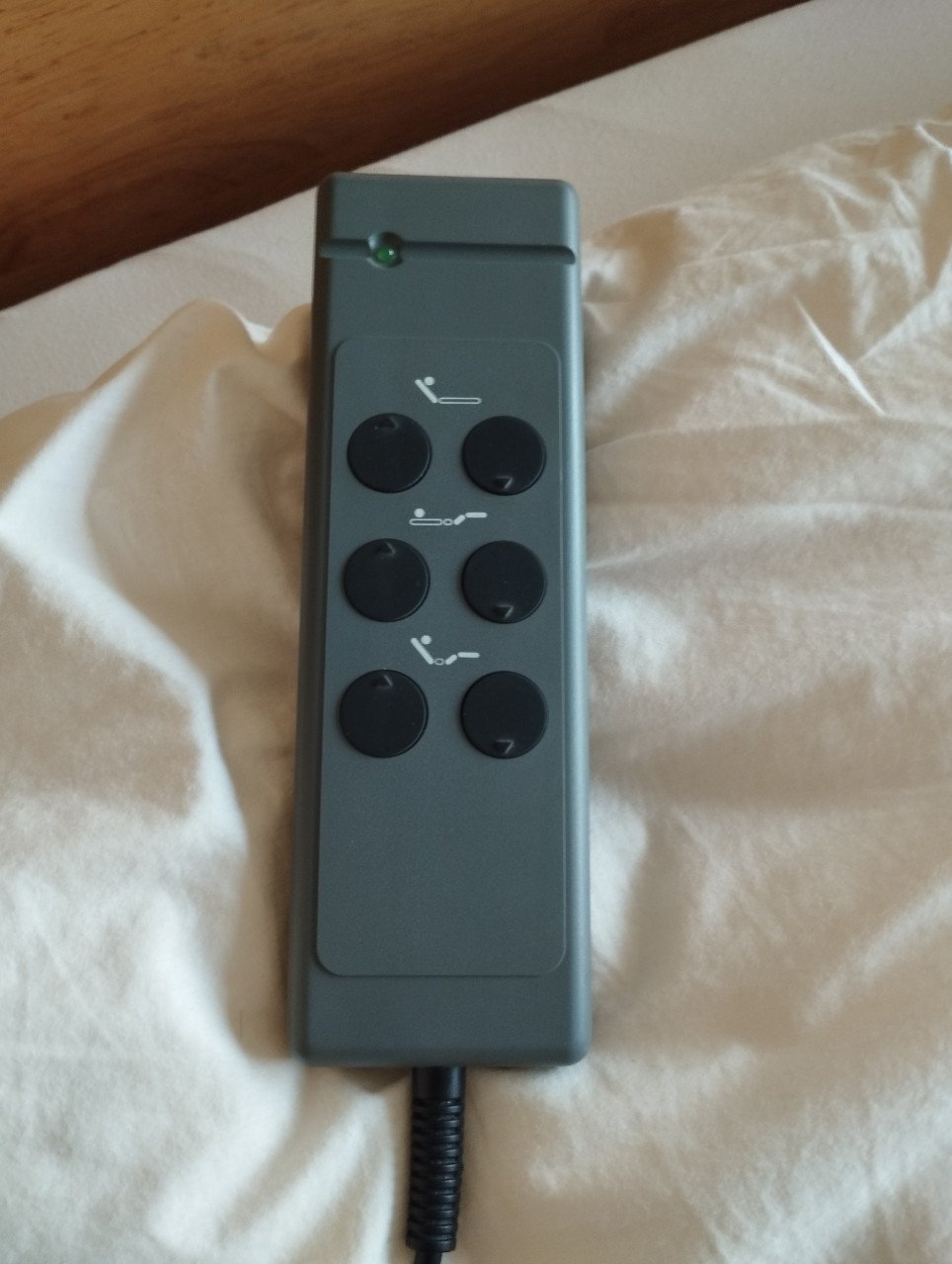 Bed met elektrische bediening te koop
