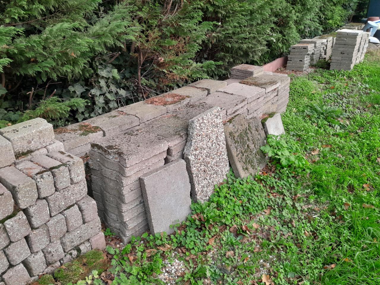 Div partijen betonklnkers, overige straat klinkers, trotoirtegels enz