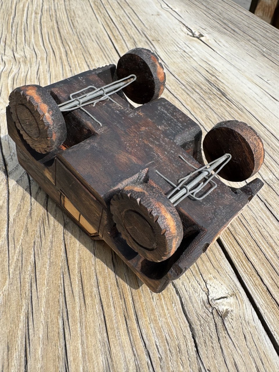 Land Rover modellen,  hout gesneden