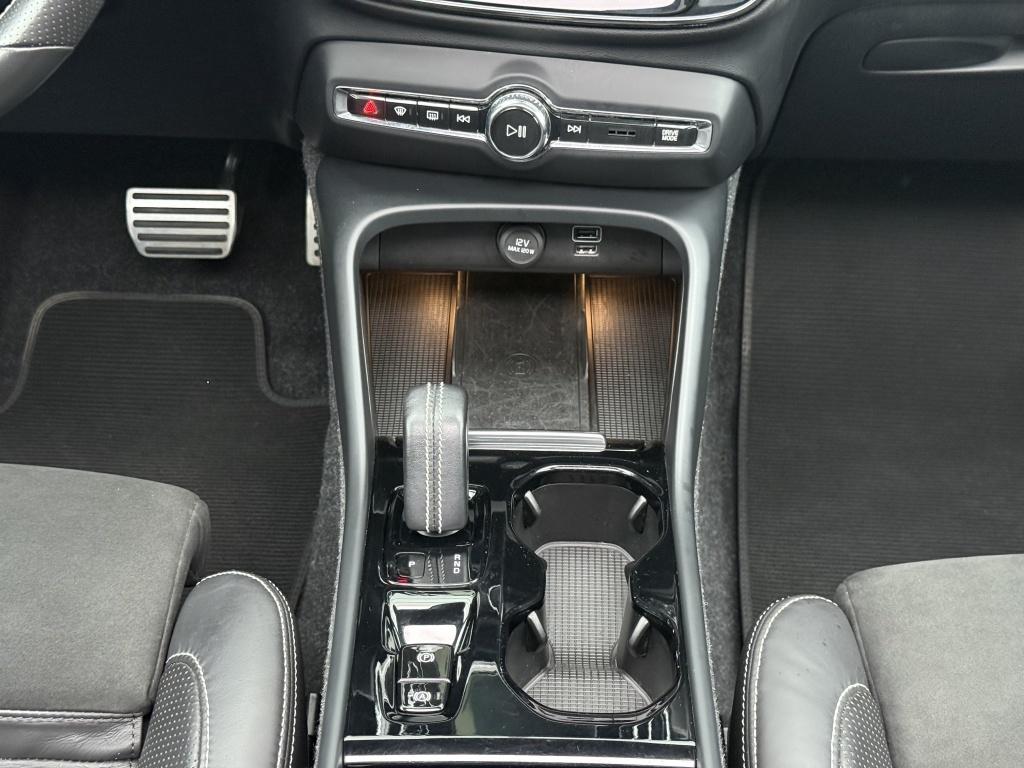 Volvo XC40 t5 262pk recharge r-design| full options! 20''lm