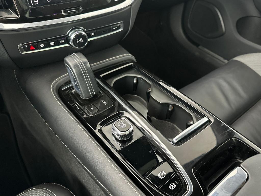 Volvo V60 t6 398pk recharge awd plus dark| long range| pano| 360camera| tre