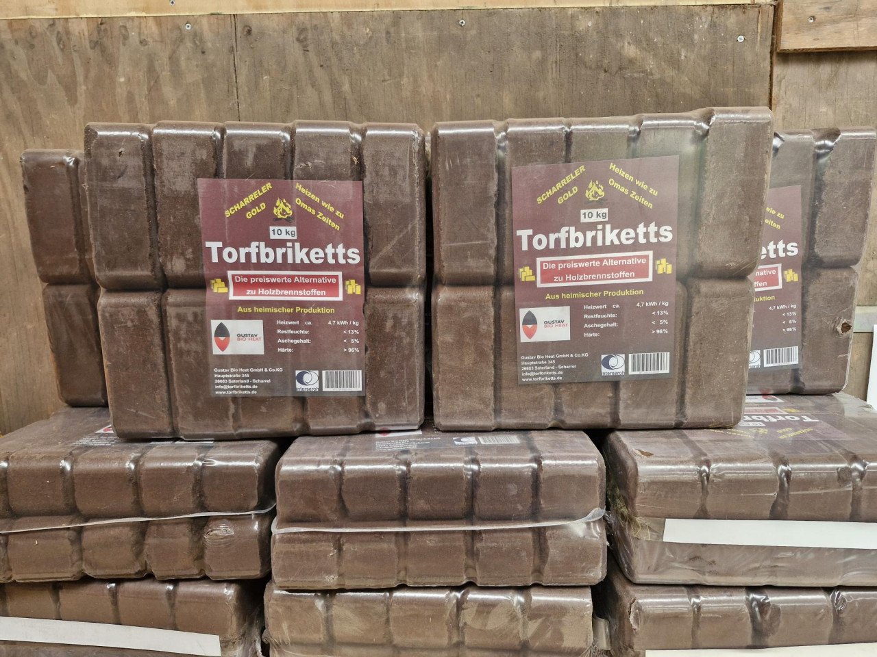 Briketten bruinkool en hout