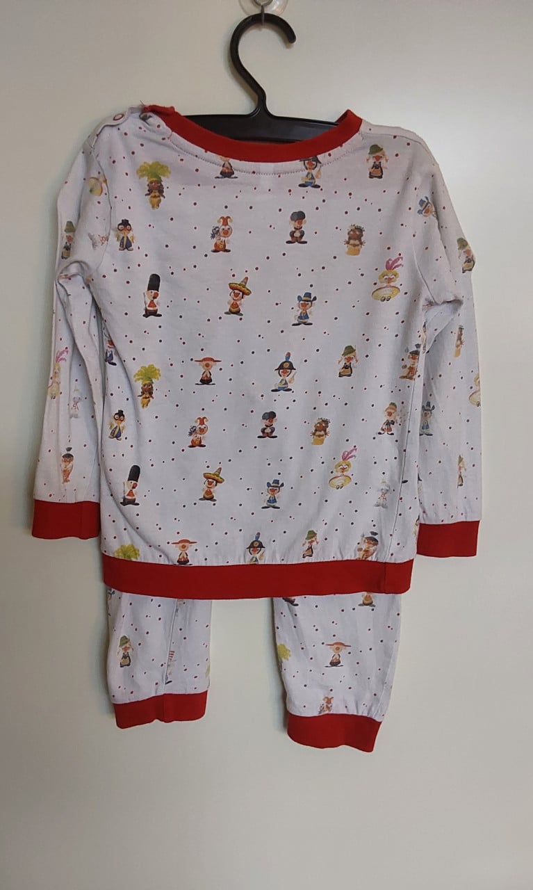 Pyjama in maat 92/98 van de Efteling