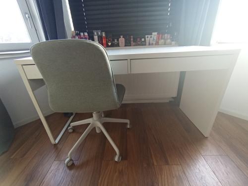 Bureau + stoel  Ikea