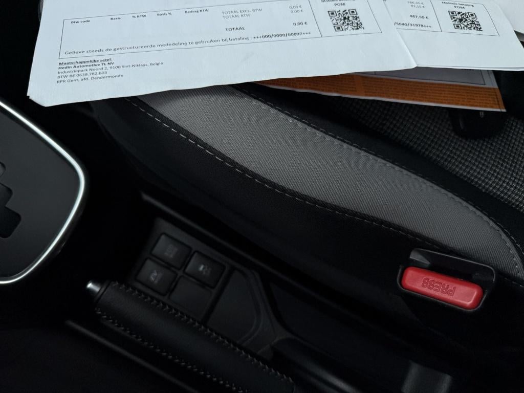 Toyota Yaris 1.5 hybrid - luxe y20 uitvoering - parelmoer wit -