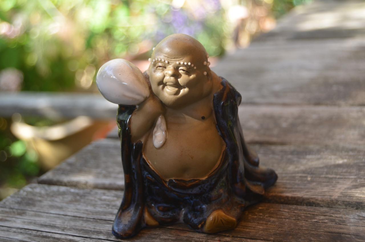 Mooi beeldje lachende Boeddha / Budai (2)
