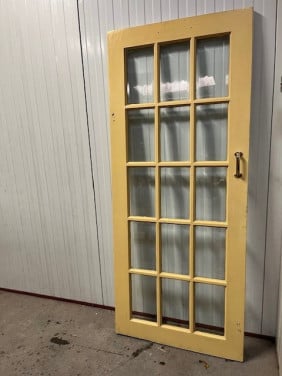 Te koop houten deur met glazen ruitjes