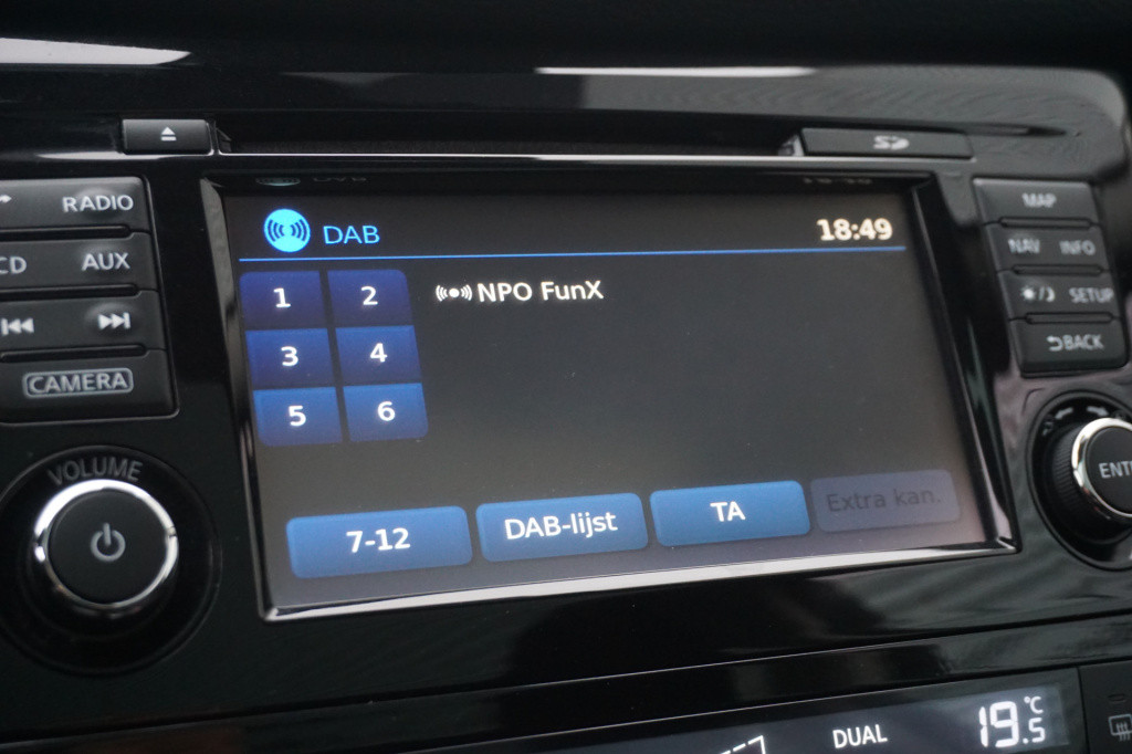 Nissan Qashqai 1.2 n-connecta climate / navi / camera / glazen dak / parkee