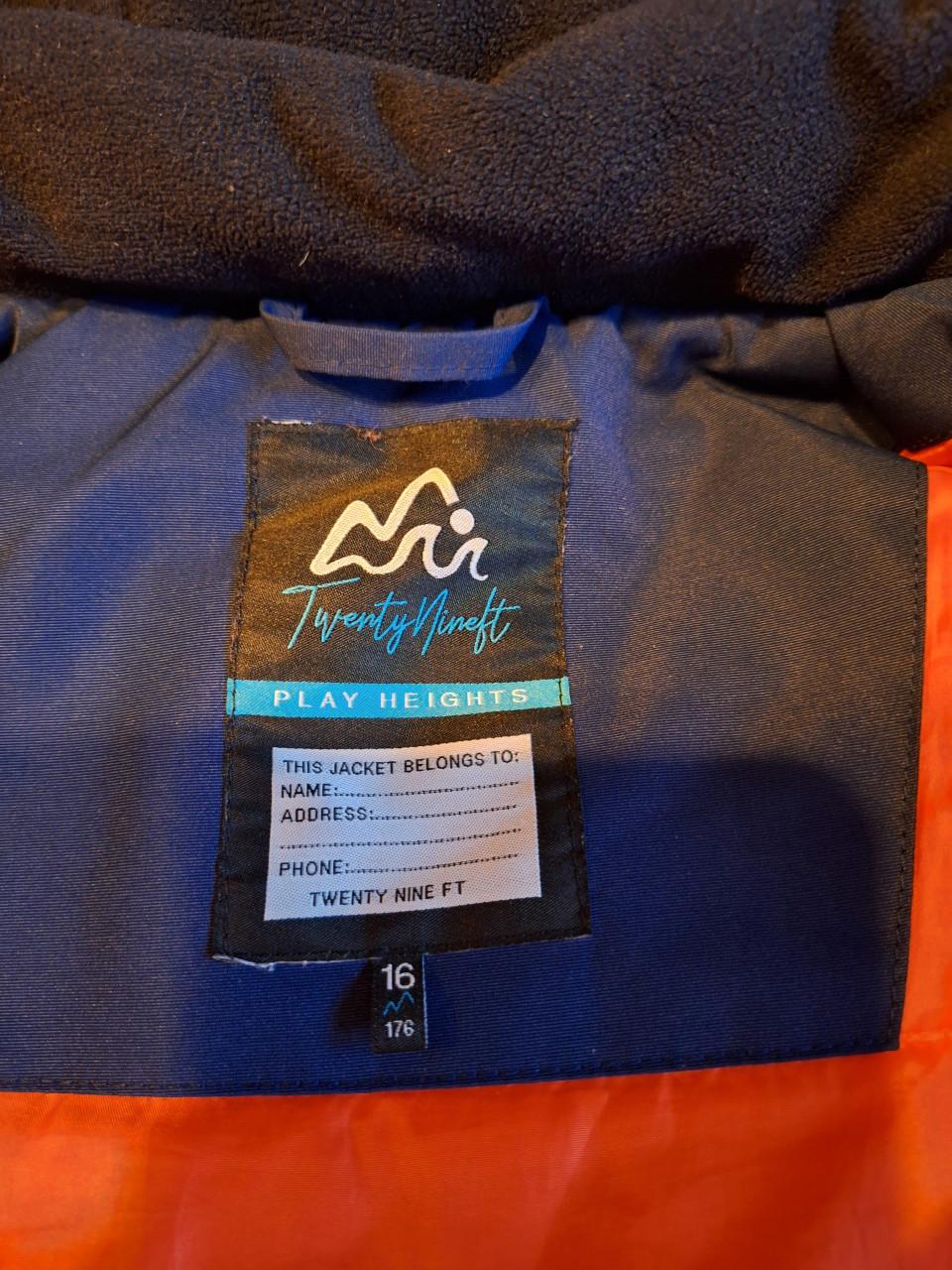 Ski-jas maat 176 te koop, kan ook als gewone winterjas.