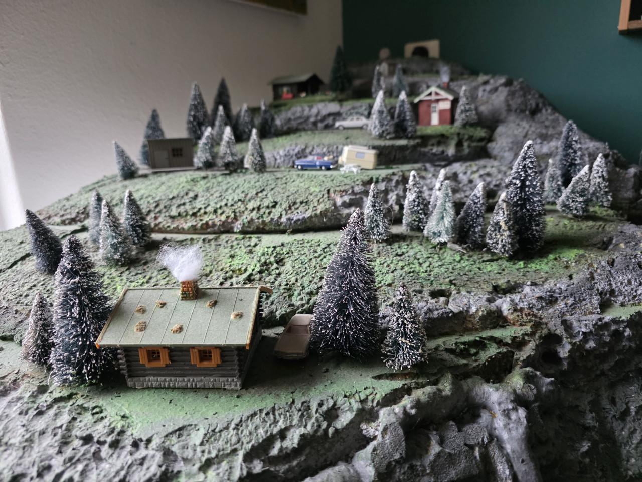 Treinentafel met berg