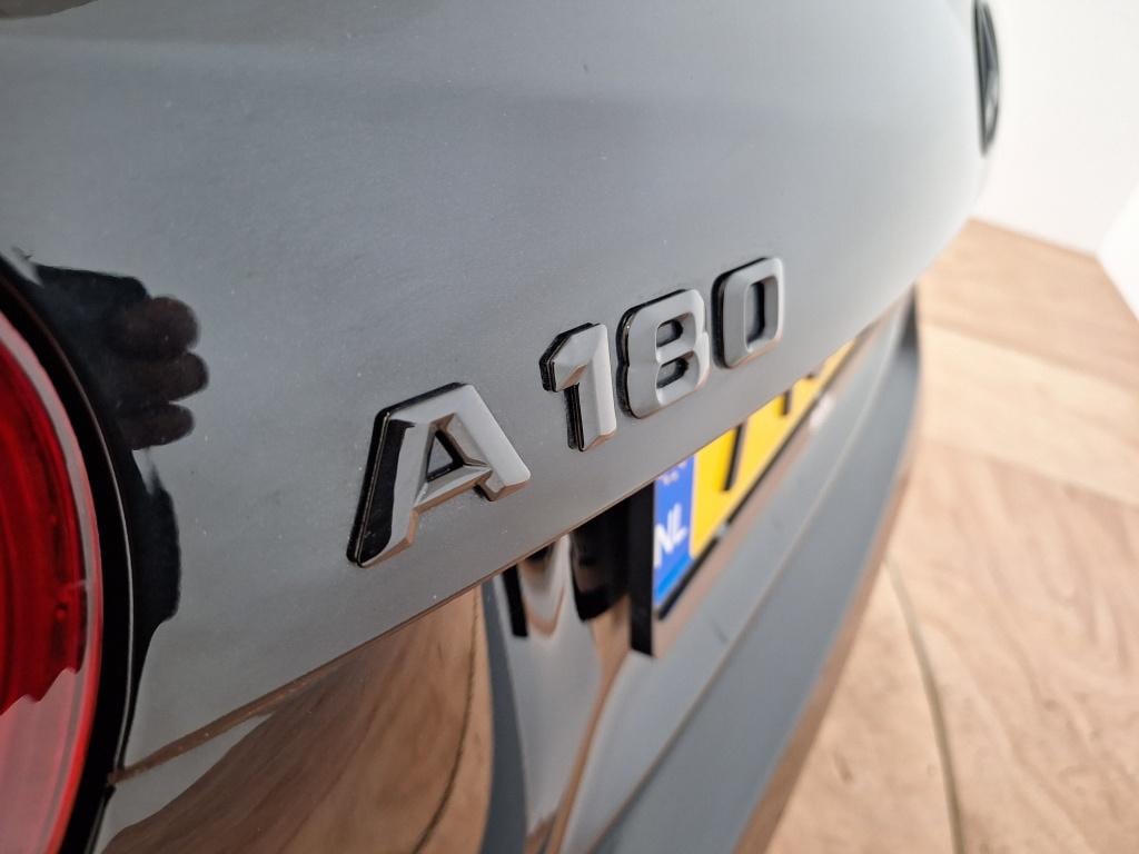 Mercedes-Benz A-Klasse 180 4u3 | ambient lighting | climate control