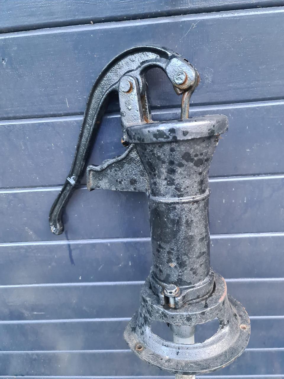 Hand waterpomp  voor regenton