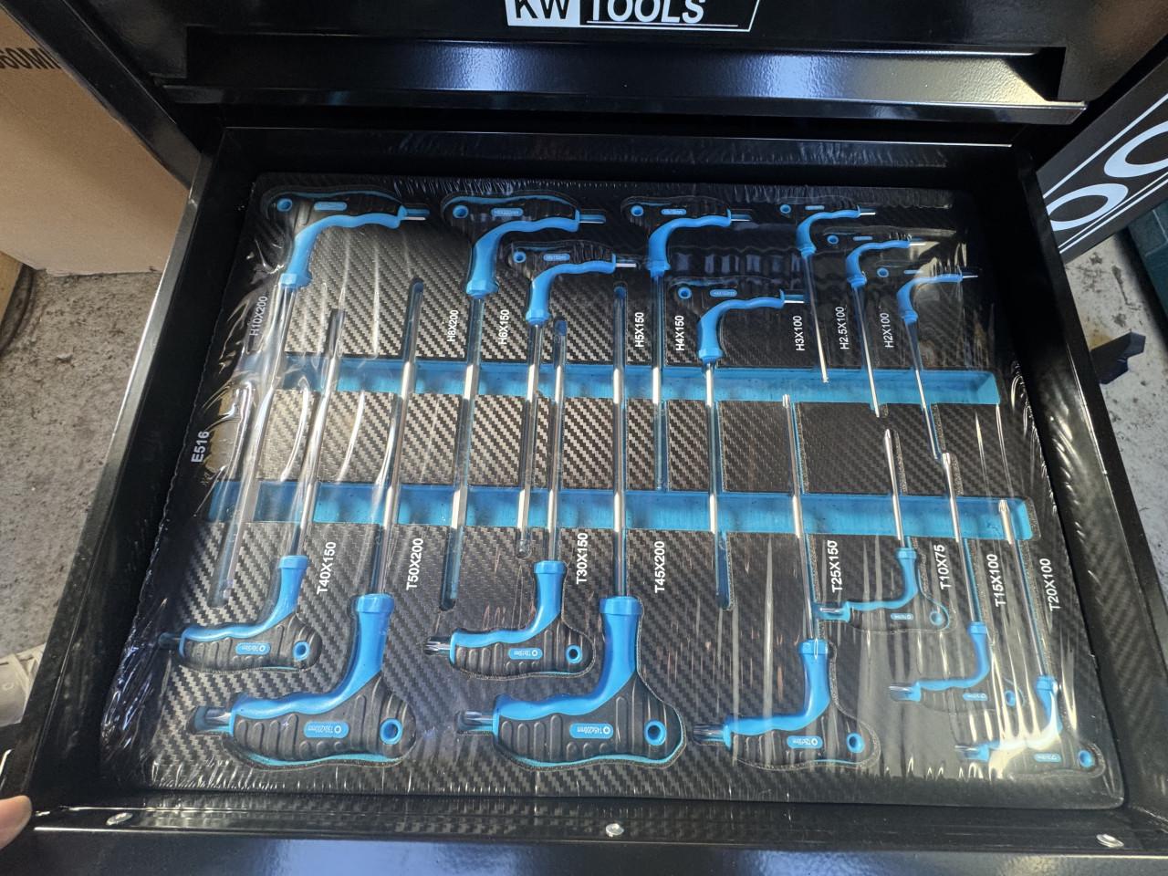 Gereedschaps karren gevuld  4 soorten