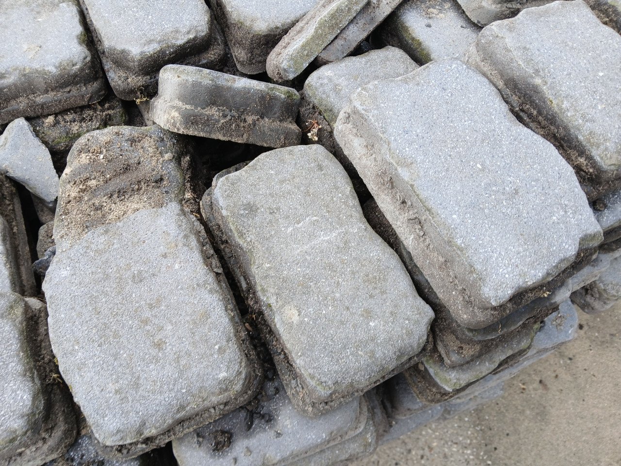 Bestrating Court stones ongeveer 12m2