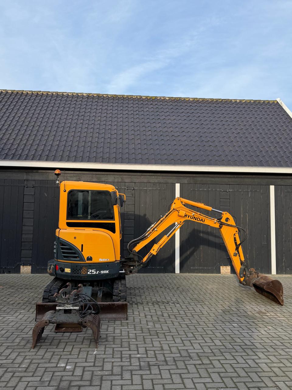 Hyundai ROBEX25Z- 9AK