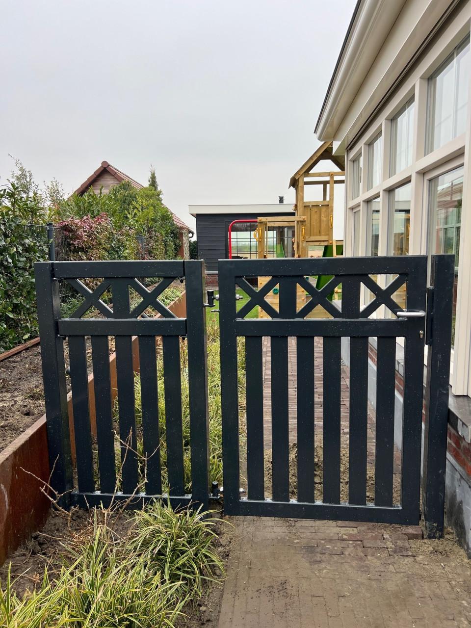 Inrijpoorten - Hekwerken - Tuinpoorten en Schuifpoorten.
