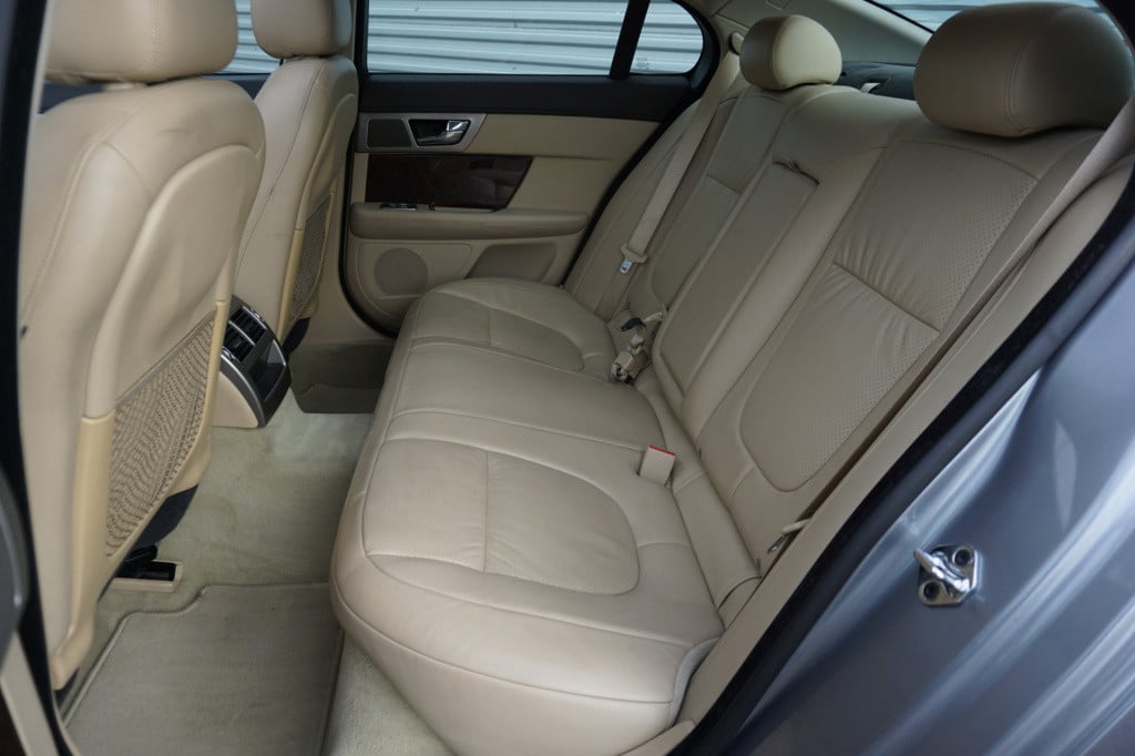 Jaguar XF 4.2 v8 premium luxury automaat - climate / navi / leder / pano / 
