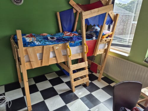 Boomhut kinderbed