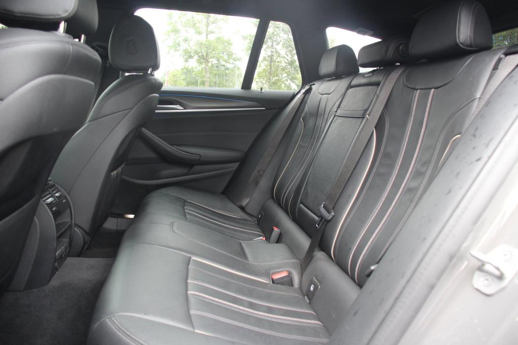 BMW 5 Serie touring 530e m-sport - 292 pk - berninagrau - trekhaak - applec