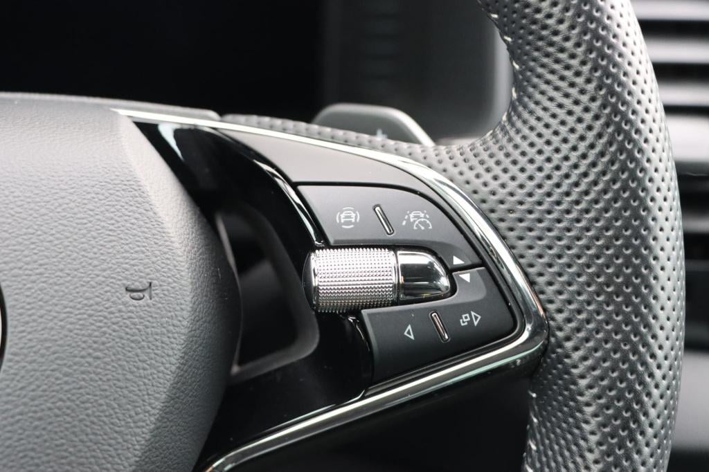 Skoda Karoq 1.5 tsi sportline 150pk dsg7 voor+achterbankverwarming | stuurv