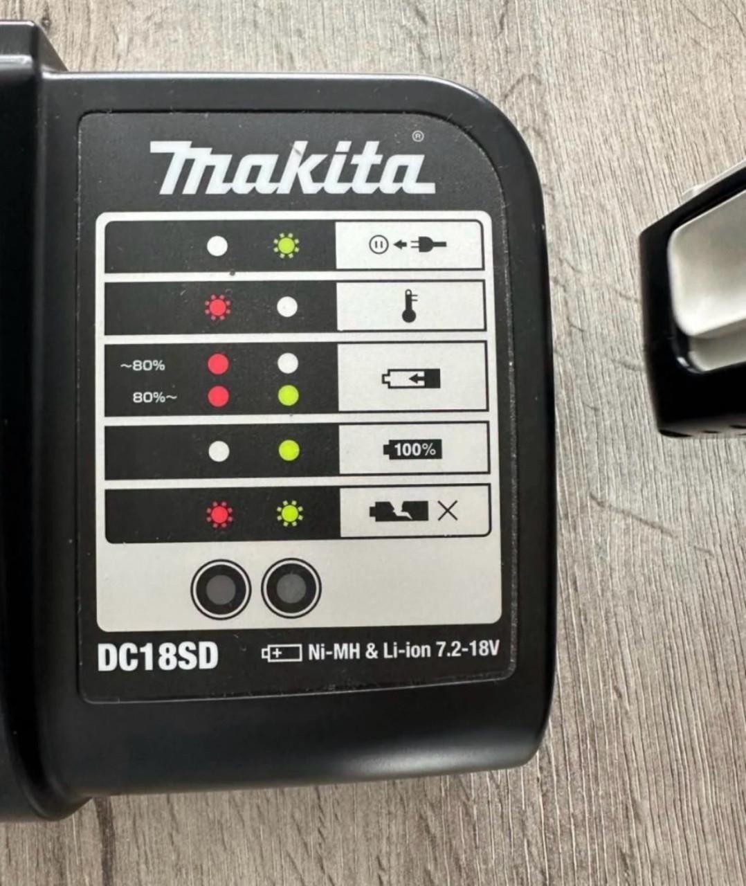 Makita Acculader DC18SD met 14.4V Li-ion Accu BL1415