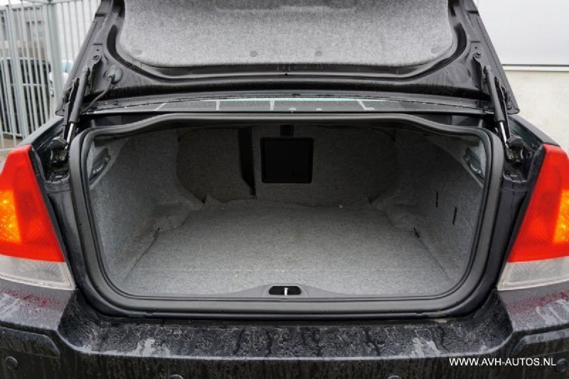 Volvo S60 2.4d, leer + clima!