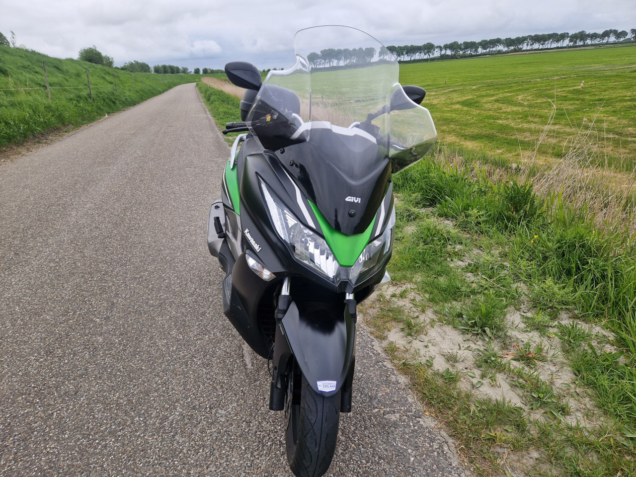 Kawasaki J300 (met ABS) motorscooter met topkoffer (inruil mogelijk)