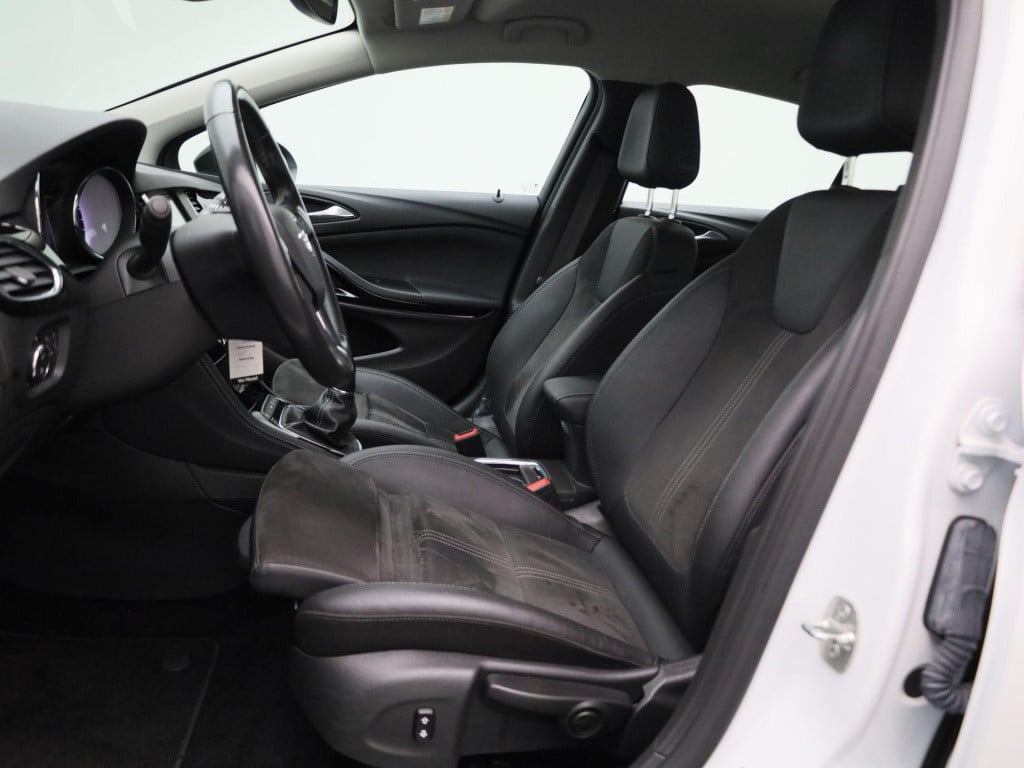 Opel Astra 1.2 elegance | lmv | parkeer sensoren | camera | half leder | cl