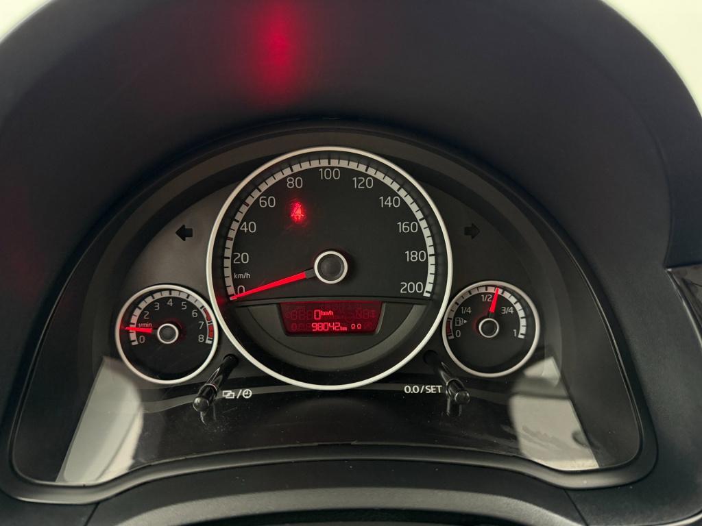 Volkswagen UP! occasion 1.0 high up! bluemotion | grijs | tweedehands volks