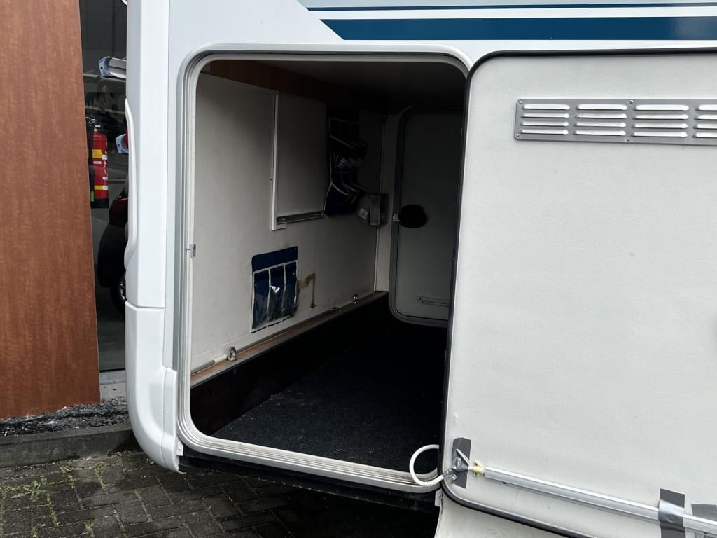 Weinsberg Onbekend r49 x250/2 | camera | groot bed | radio | luifel