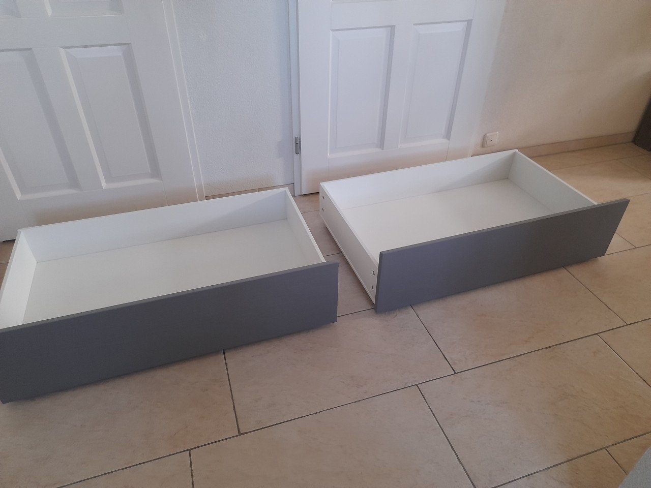 4 x Bed laden op wielen   (in goede nette staat)  €15 per stuk