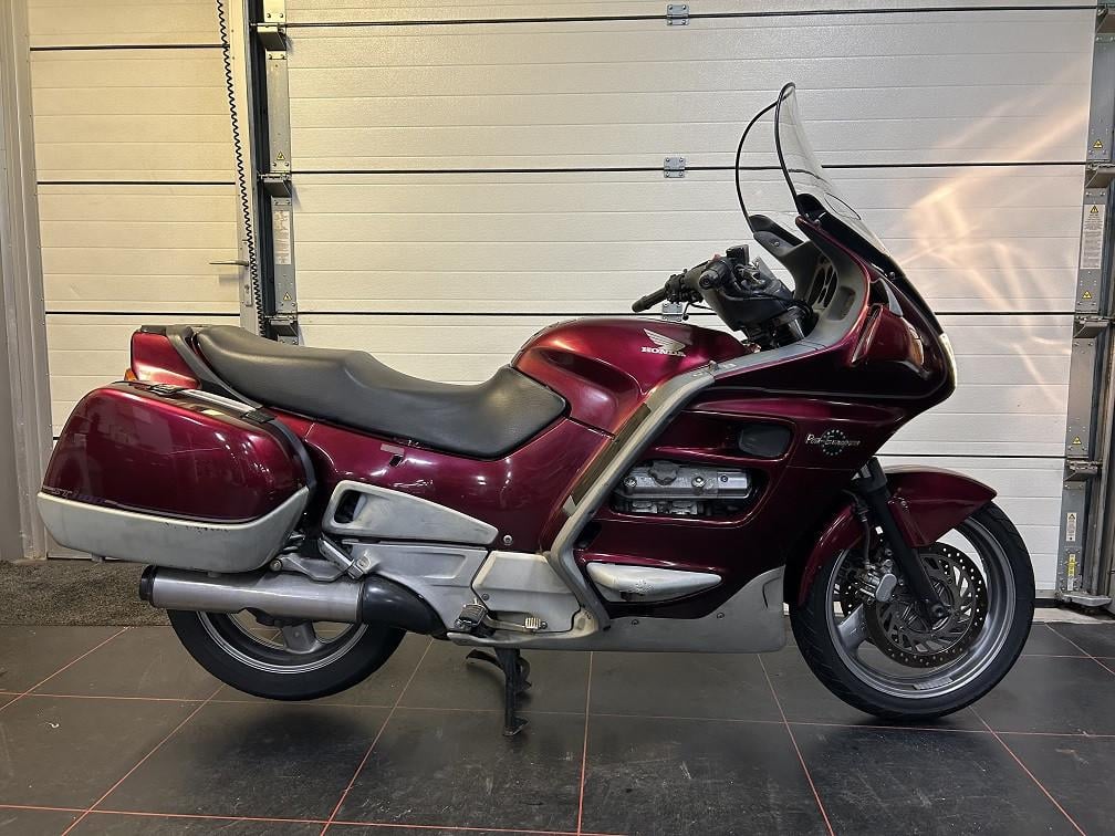 Inruilkoopje: Honda ST1100 Pan European uit 1995, rijdt prima! Zo mee €995