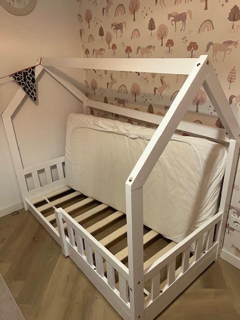 Peuterbed huisje