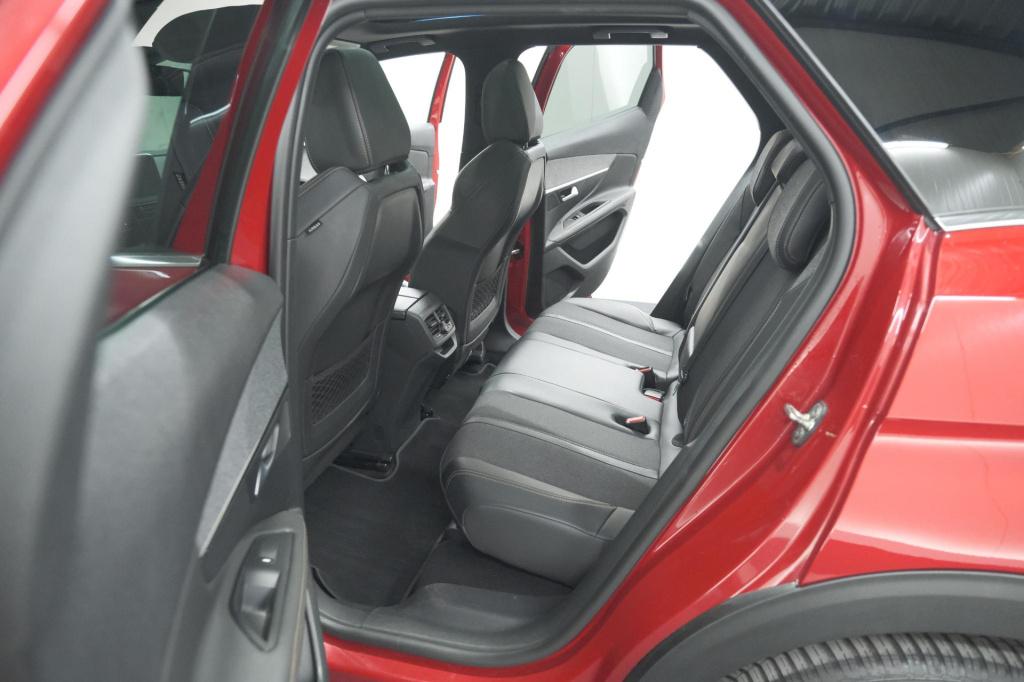 Peugeot 3008 puretech 130 eat6 gt | allseason banden | trekhaak | panoramad