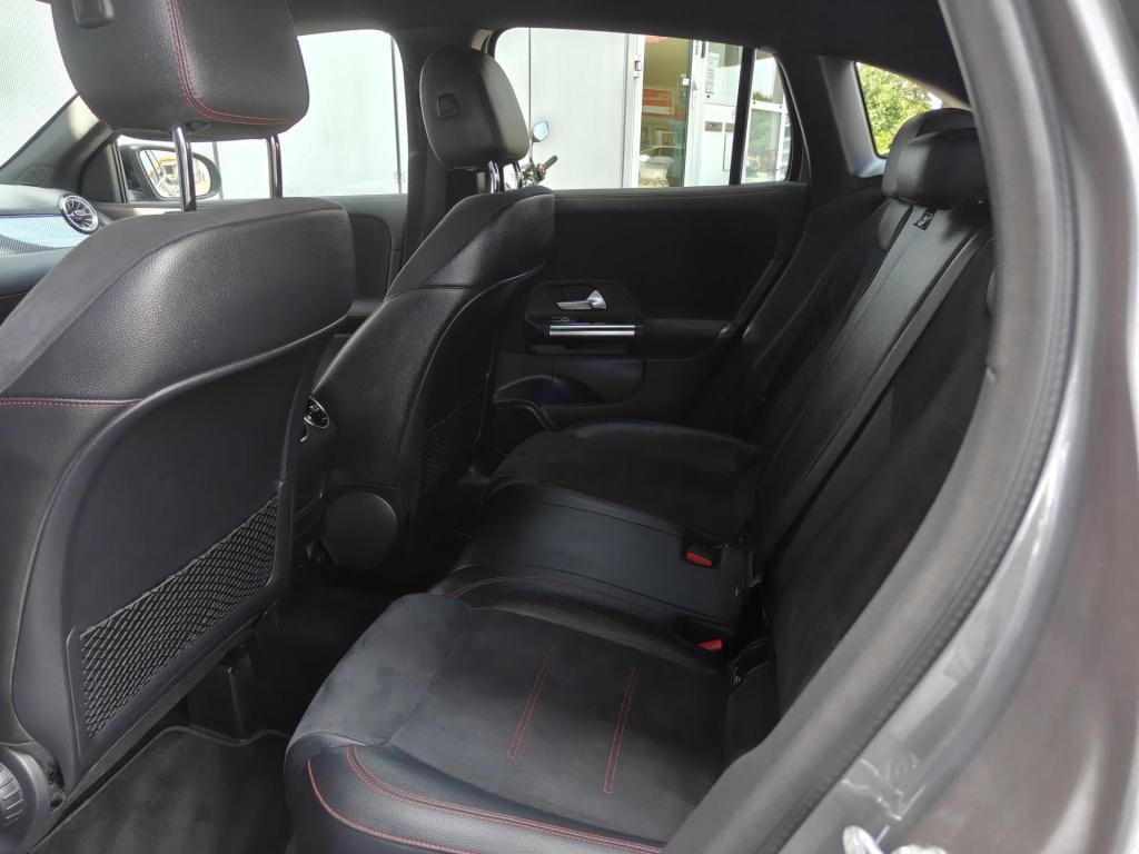 Mercedes-Benz Gla-klasse 180 amg line trekhaak/amg/clima/camera