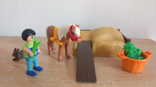 Playmobil paardje, mand voer, mesthoop